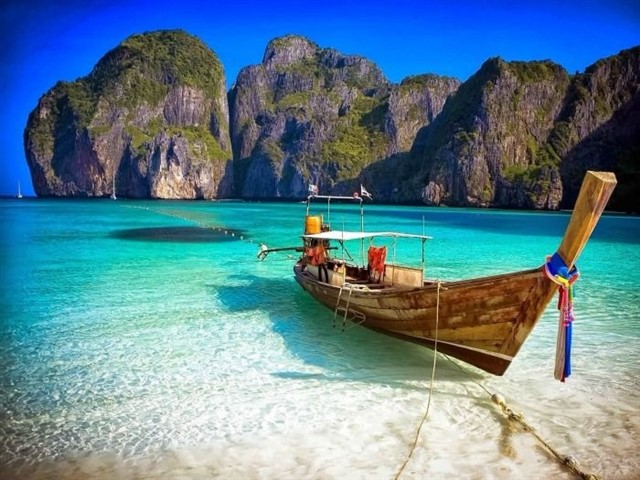 Phi Phi Islands, Thailand Blessed with exotic marine life, including leopard sharks and colourful coral reefs, Phi Phi Islands are a beautiful combination of stone and sand bea...