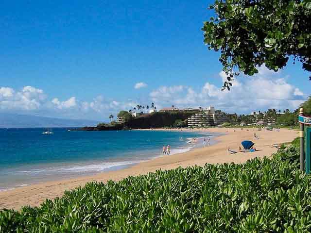 Kaanapali Beach On the western coast of Maui is Kaanapali Beach, which is found just outside of the tourist hub known as Lahaina. Kaanapali runs from Black Rock to Ca...