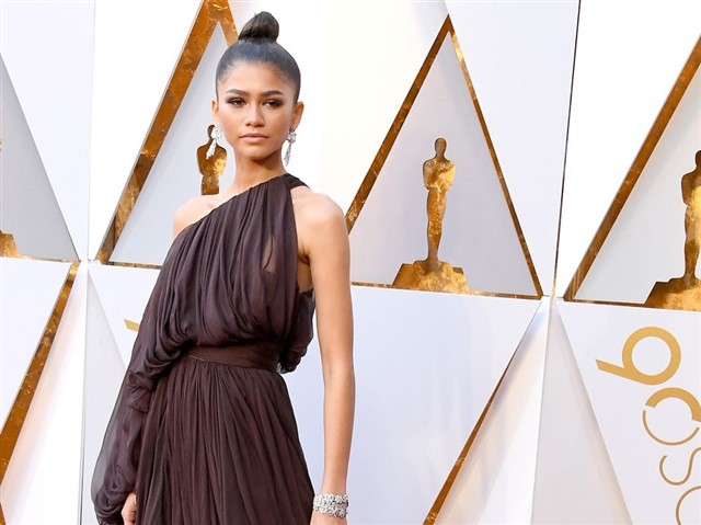 Zendaya in Giambattista Valli Haute Couture.