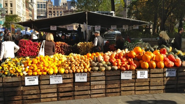 Union Square Green Market Situated in the heart of downtown Manhattan, the Union Square Greenmarket provides a vast array of locally grown foods from the region’s farms. ...