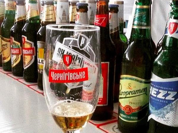 Beers in Ukraine In Kiev, the capital and largest city of Ukraine you can drink beers for an average price of $ 1.66 each! And the most popular local brands are Cherni...