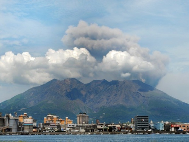 SAKURA-JIMA, JAPAN Close to his volcano lives around of 700.000 inhabitants. Since 1955, the Sakura-Lima started erupting regularly and because of that, this is consider...