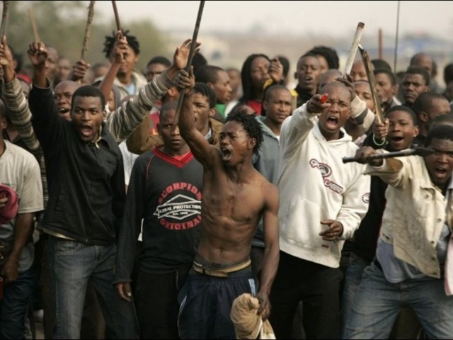 Cape town, South Africa The country of the the peaceful Nelson Mandela, how could a city from this country be on the list? Cape town is known to be a dangerous city for touri...