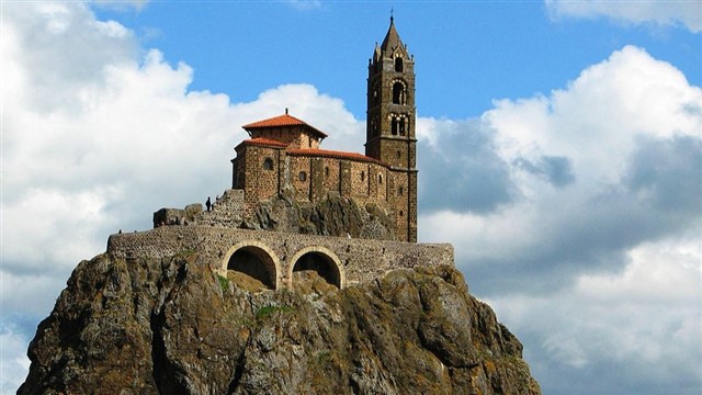 Saint-Michel d’Aiguilhe Saint-Michel d'Aiguilhe is a chapel in Aiguilhe, near Le Puy-en-Velay, France. It was built in 969 on a volcanic plug 85 metres high. The chapel is re...